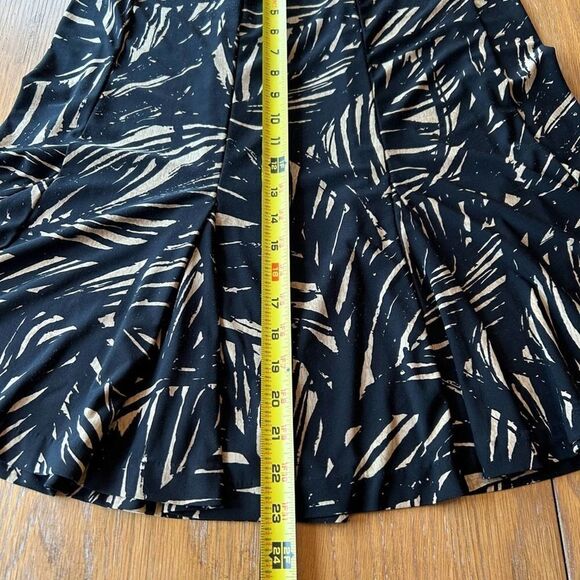 🌼5for $25🌼 Chaps flowy knee high skirt. Size Medium. Used. - Picture 2 of 5